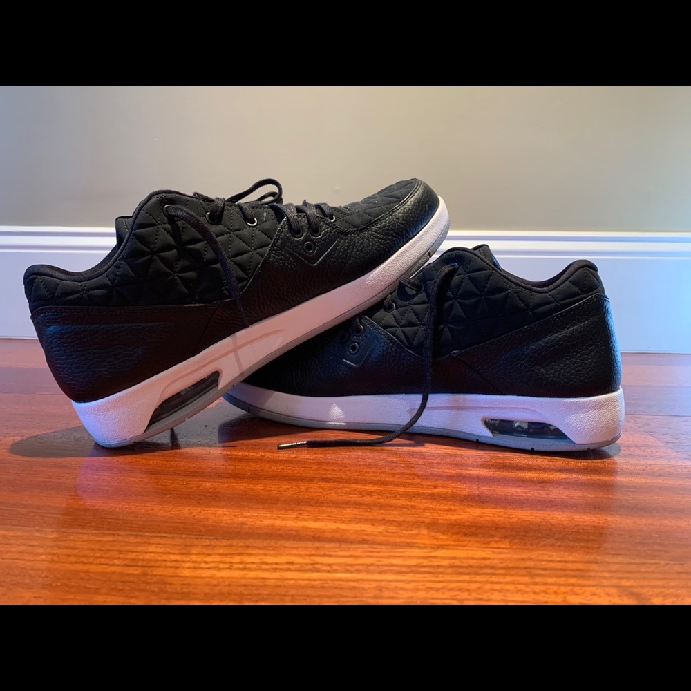 Nike Jordan Clutch Sneakers *RARE* - Picture 2 of 8